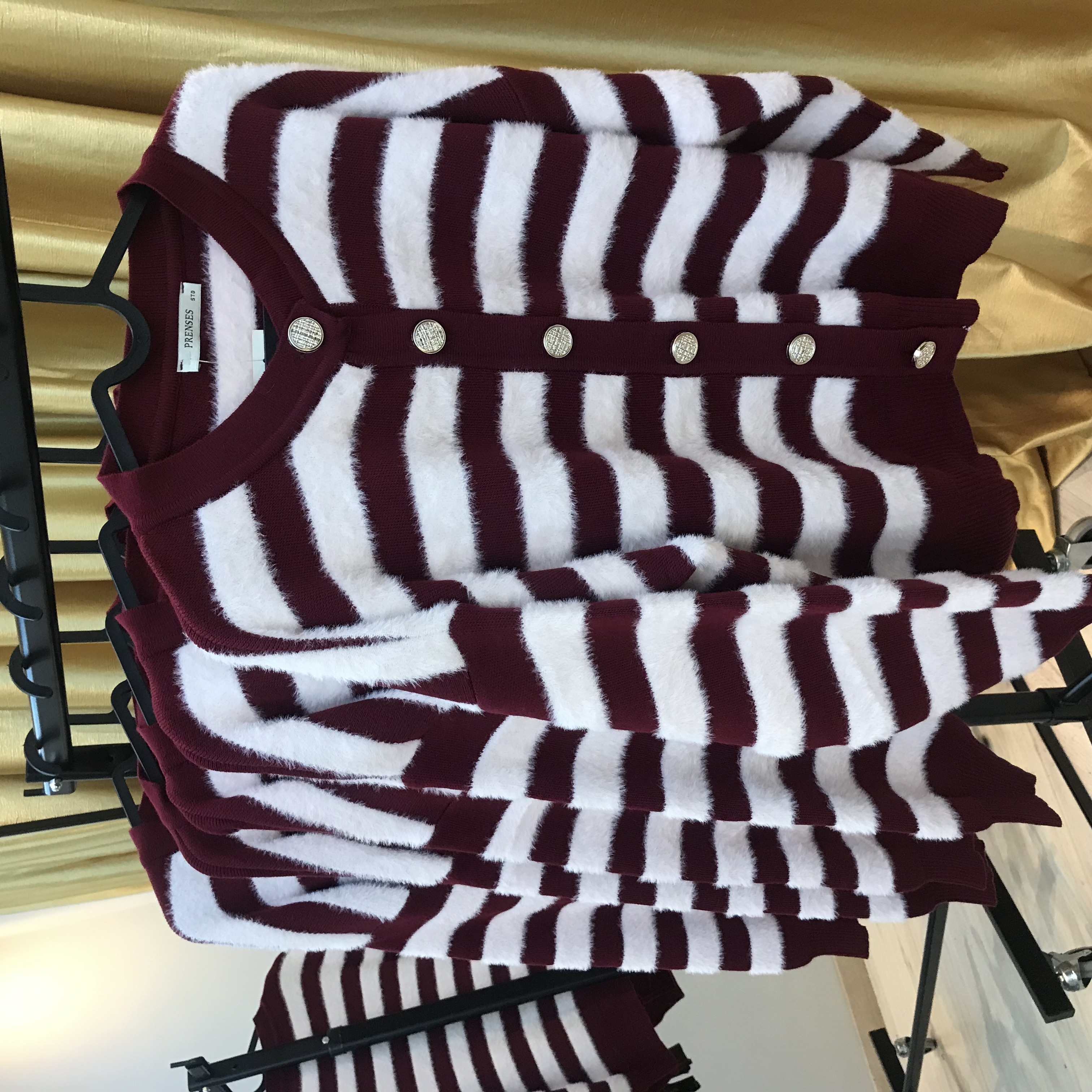 YUMOŞ ŞERİT SAKALLI KISA DÜĞMELİ HIRKA 